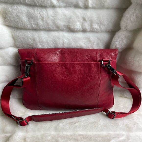 'Tucano One Premium Clutch real leather  red bag for MacBook Air 11 & Ultrabook - Picture 4 of 13